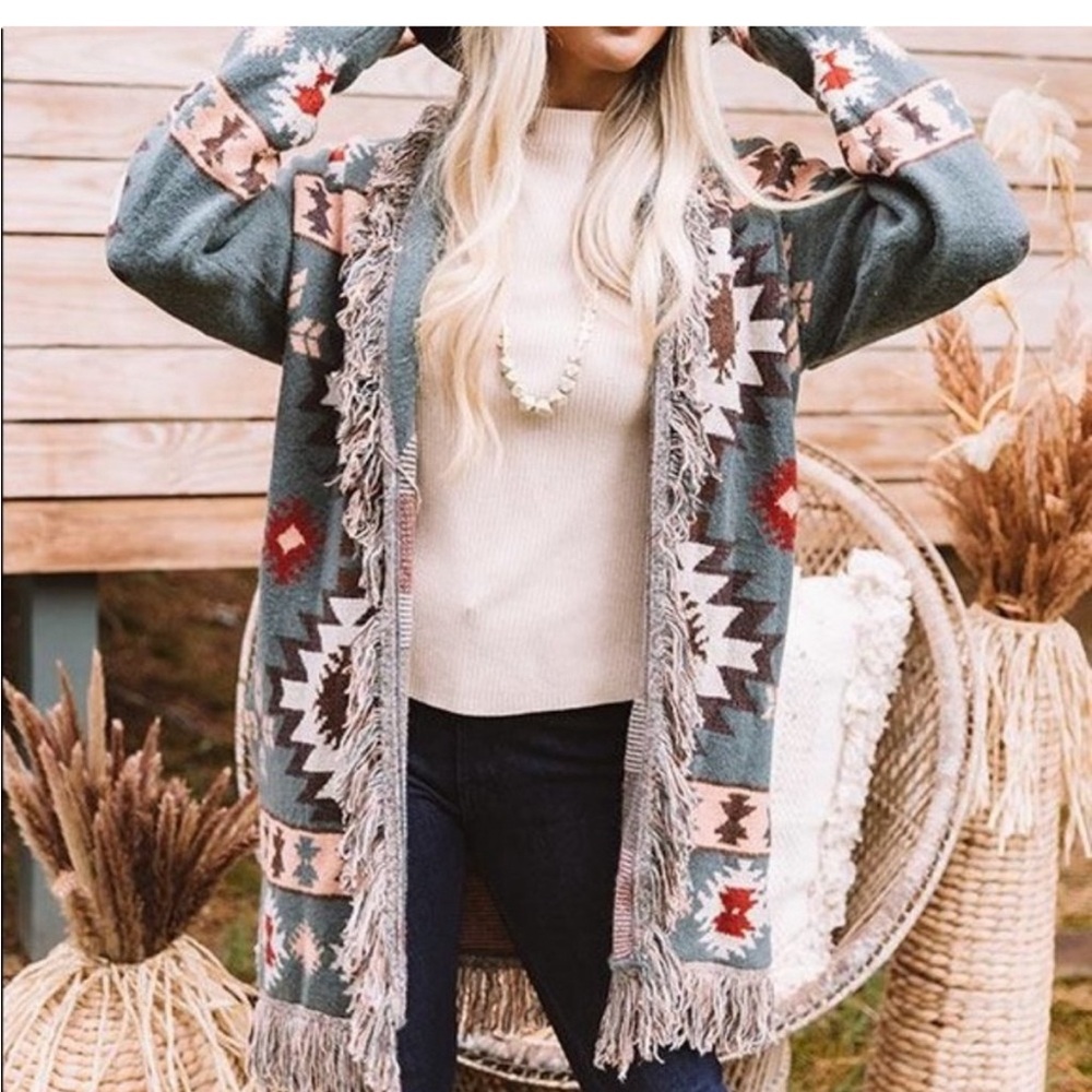 Soft, beautiful design. Brand new, it just wasn’t for me so trying to resell.